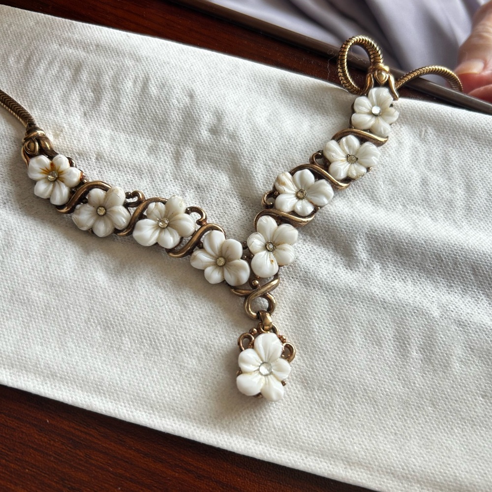 Elegant White Floral Necklace with Gold Accents rare